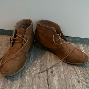 Madden girl moccasin Chelsea boots with detail